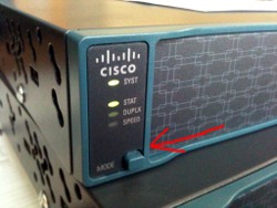 Кнопка Mode на Cisco 2960